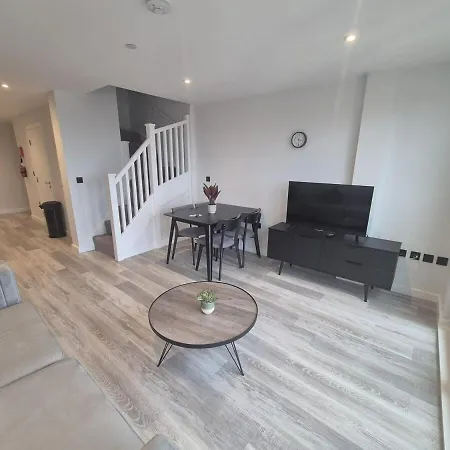Stunning 2 Bed * 伯明翰